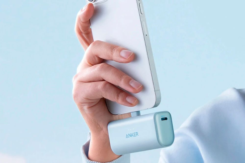 Anker Nano Power Bank (12W, Built-In Lightning Connector